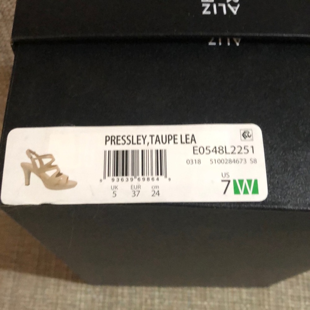 Naturalizer Pressley Taupe Sandals